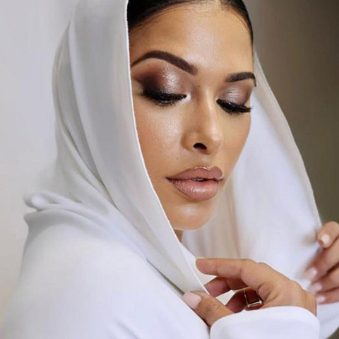 Ayem Nour chez Dozz Beauty